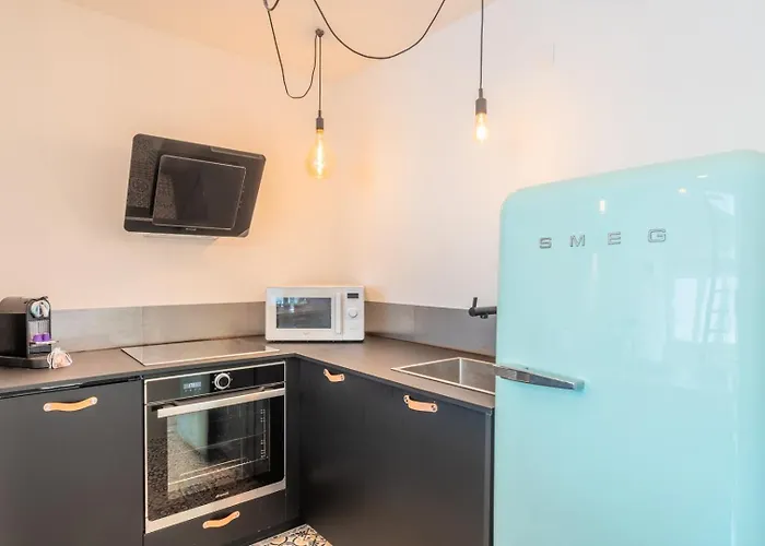Appartement Lumineux Avec Rooftop Et Garage Prive.
